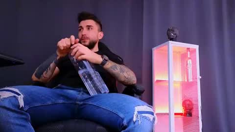 Snapshot of mightyaaron chatting on 03.07.25 MightyAaron online show from 03.07.25