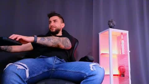 Snapshot of mightyaaron chatting on 03.08.25 MightyAaron online show from 03.08.25