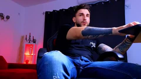 Snapshot of mightyaaron chatting on 09.10.25 MightyAaron online show from 09.10.25