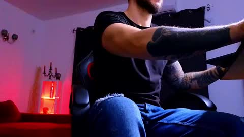 Snapshot of mightyaaron chatting on 09.21.25 MightyAaron online show from 09.21.25