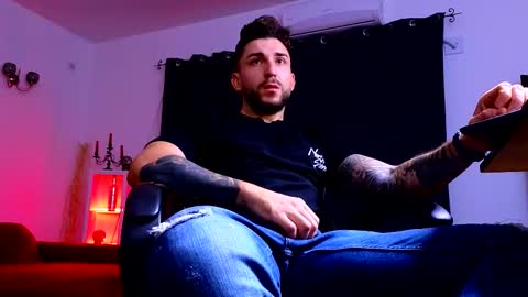 Snapshot of mightyaaron chatting on 10.01.25 MightyAaron online show from 10.01.25