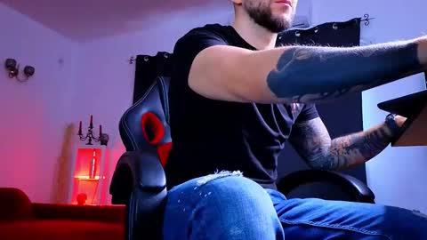 Snapshot of mightyaaron chatting on 10.02.25 MightyAaron online show from 10.02.25