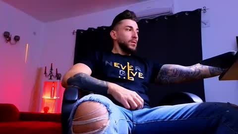 Snapshot of mightyaaron chatting on 10.05.25 MightyAaron online show from 10.05.25