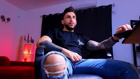 Snapshot of mightyaaron chatting on 10.07.25 MightyAaron online show from 10.07.25