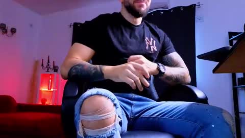 Snapshot of mightyaaron chatting on 10.09.25 MightyAaron online show from 10.09.25