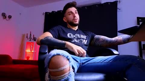 Snapshot of mightyaaron chatting on 10.11.25 MightyAaron online show from 10.11.25