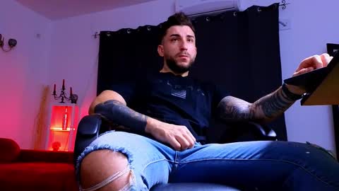 Snapshot of mightyaaron chatting on 10.25.25 MightyAaron online show from 10.25.25