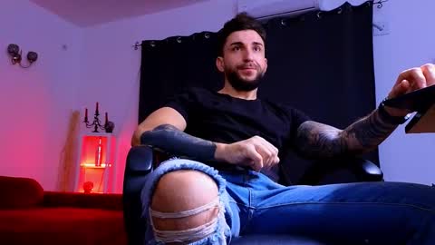 Snapshot of mightyaaron chatting on 11.19.25 MightyAaron online show from 11.19.25