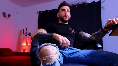 Snapshot of mightyaaron chatting on 11.25.25 MightyAaron online show from 11.25.25