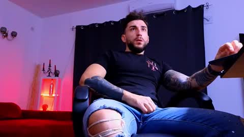 Snapshot of mightyaaron chatting on 11.26.25 MightyAaron online show from 11.26.25