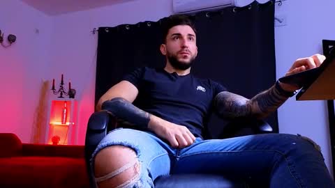 Snapshot of mightyaaron chatting on 11.30.25 MightyAaron online show from 11.30.25