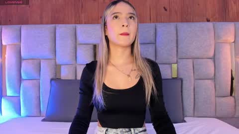 Mia  online show from 04.28.26