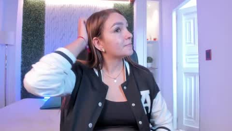 Miia 3 online show from 10.04.25