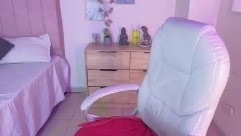 M I I A     online show from 07.02.26