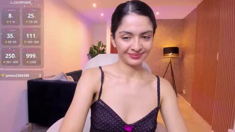 Snapshot of miiaa_evans chatting on 10.28.25 Mia online show from 10.28.25