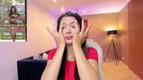 Snapshot of miiaa_evans chatting on 11.10.25 Mia online show from 11.10.25