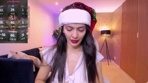 Snapshot of miiaa_evans chatting on 11.15.25 Mia online show from 11.15.25