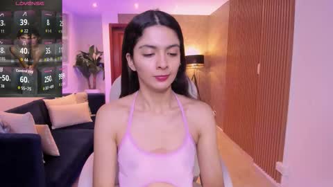 Snapshot of miiaa_evans chatting on 11.25.25 Mia online show from 11.25.25