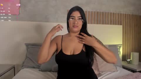 Snapshot of miiah_parker chatting on 12.01.25 MIAH PARKER online show from 12.01.25