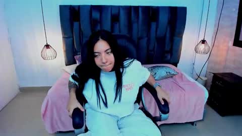 Snapshot of miichael_black chatting on 11.17.25 Michael Black online show from 11.17.25