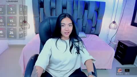 Snapshot of miichael_black chatting on 11.19.25 Michael Black online show from 11.19.25