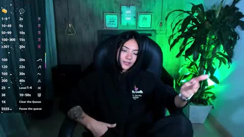 Snapshot of miichael_black chatting on 12.04.25 Michael Black online show from 12.04.25