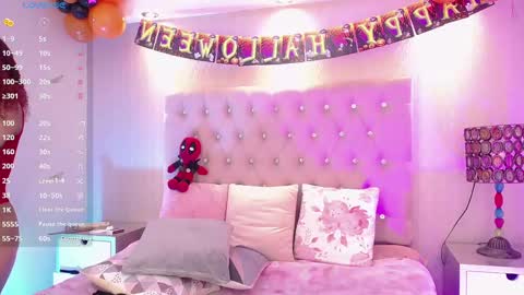 Snapshot of miilu_dancer_ chatting on 10.08.25 Lucii online show from 10.08.25