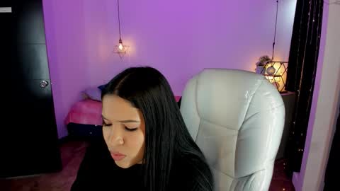 Snapshot of miiss_greyy chatting on 10.13.25 miiss_greyy online show from 10.13.25