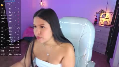 Snapshot of miiss_greyy chatting on 10.17.25 miiss_greyy online show from 10.17.25