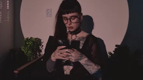 Snapshot of mika_moon_ chatting on 12.02.25 mika_moon_ online show from 12.02.25