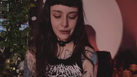 Snapshot of mika_moon_ chatting on 12.19.25 mika_moon_ online show from 12.19.25