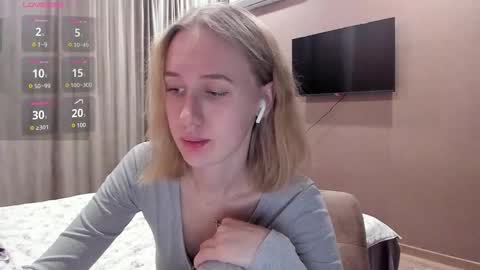 Snapshot of mika_ray chatting on 10.31.25 Mika online show from 10.31.25