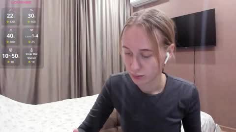 Mika online show from 11.23.25