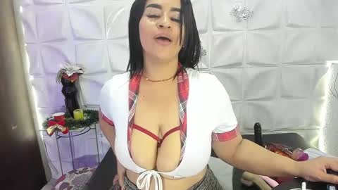 Snapshot of mikaela_lust chatting on 01.04.25 Mikaela Lust online show from 01.04.25