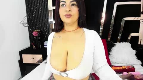 Snapshot of mikaela_lust chatting on 02.13.25 Mikaela Lust online show from 02.13.25