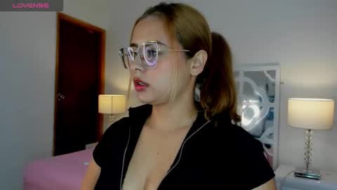 Mikaela blondie bigass online show from 11.09.25