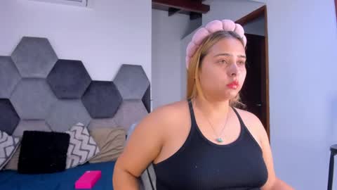 Mikaela blondie bigass online show from 05.12.26