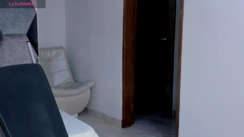 Mikaela blondie bigass online show from 05.22.26