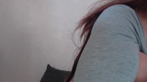 Snapshot of mikahdos chatting on 12.18.25 SORAYA online show from 12.18.25