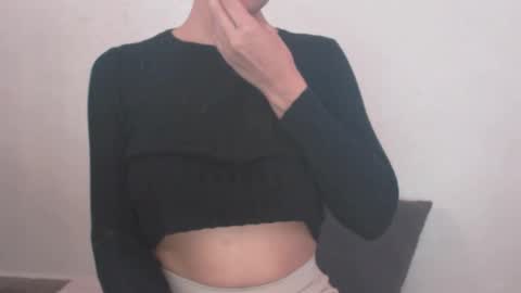 Snapshot of mikahdos chatting on 01.08.26 SORAYA online show from 01.08.26