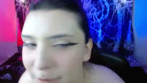 Snapshot of mikaskullcs chatting on 07.20.26 Mika online show from 07.20.26