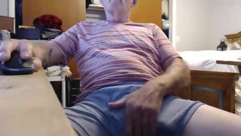 Snapshot of mike694fun chatting on 11.10.25 mike694fun online show from 11.10.25