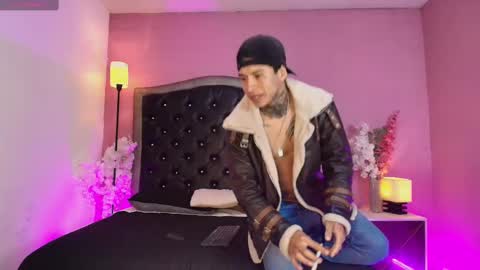 Snapshot of mike_and_sttar chatting on 09.17.25 Mike and Sttar online show from 09.17.25