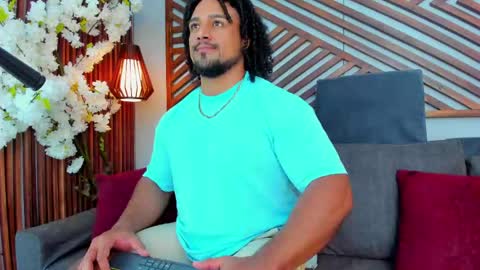 Snapshot of mike_estevess chatting on 05.20.26 online show from 05.20.26