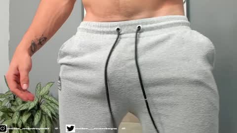 Snapshot of mike_montoya chatting on 12.21.24 Mike Montoya online show from 12.21.24