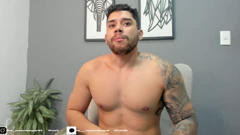 Snapshot of mike_montoya chatting on 01.05.25 Mike Montoya online show from 01.05.25