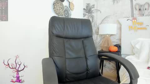 Snapshot of mike_montoya chatting on 10.25.25 Mike Montoya online show from 10.25.25