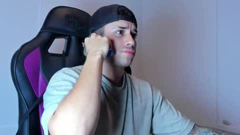 Snapshot of mike_montoya chatting on 12.05.25 Mike Montoya online show from 12.05.25