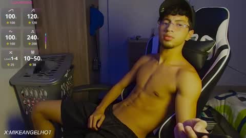 Mike Pineapple online show from 06.07.26