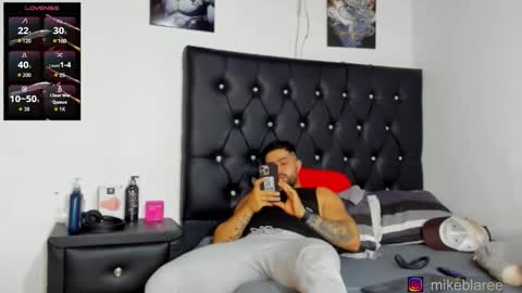 Snapshot of mikeblaree chatting on 02.12.26 mikeblaree online show from 02.12.26